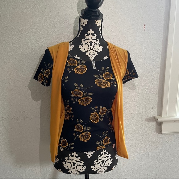 NWOT Women’s Mustard flower print shirt floral vest connected vintage 🏵️💐 - Picture 2 of 12